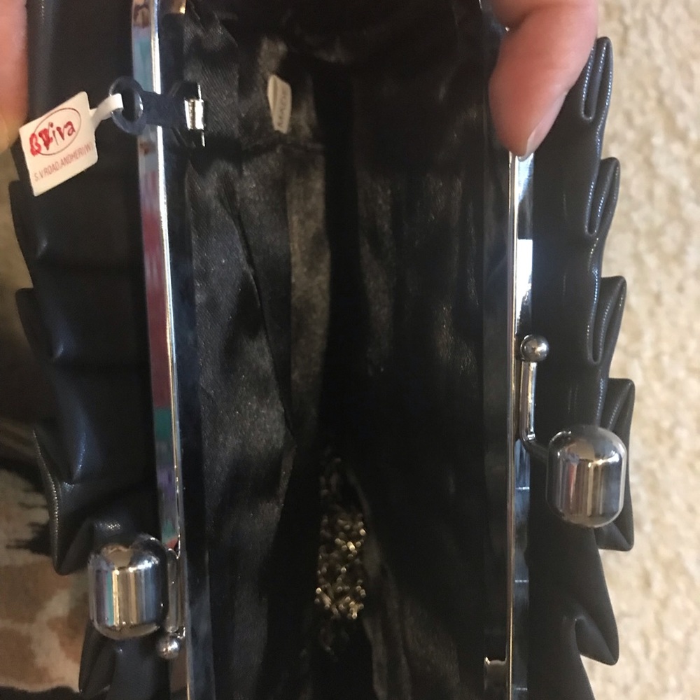 Purses. - Picture 3 of 8